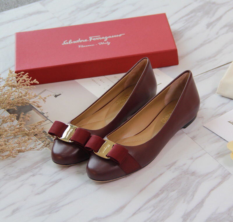 FERRAGAMO 페레가모 바라 보우 발레 플랫 01N917 718314