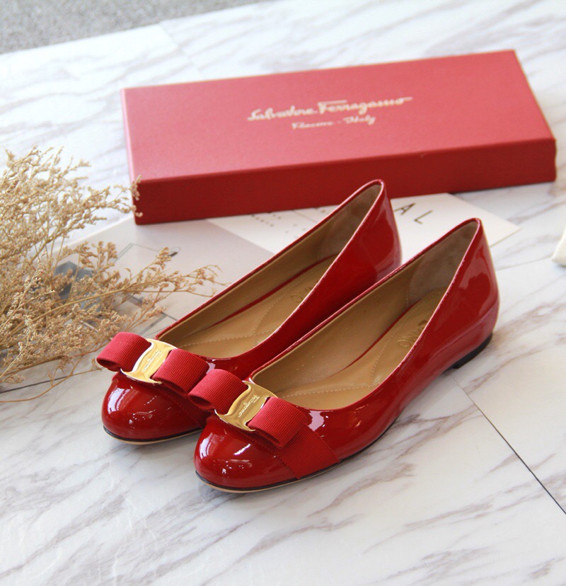 FERRAGAMO 페레가모 바라 보우 발레 플랫 01N917 718314