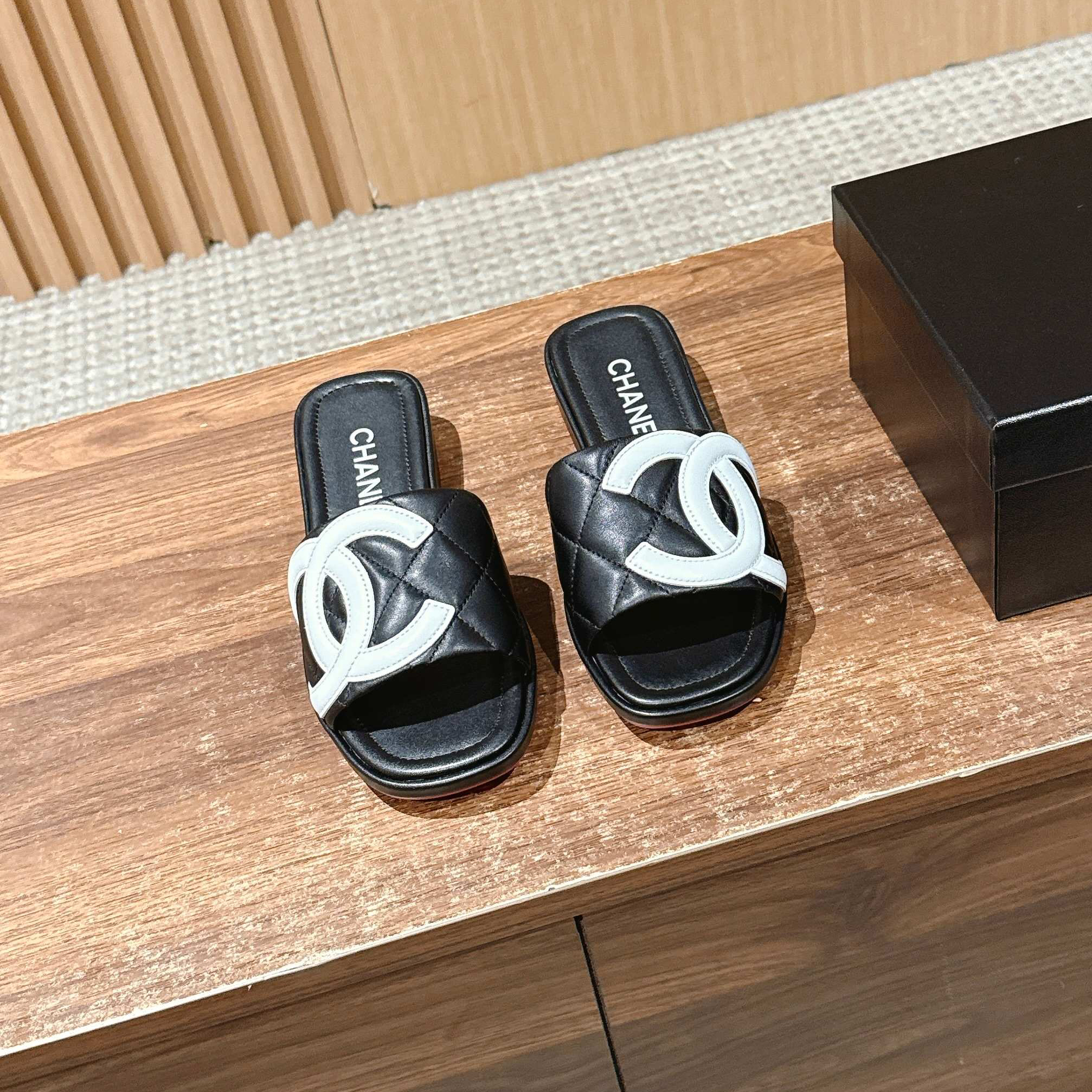 CHANEL 샤넬 슬리퍼 2507131332