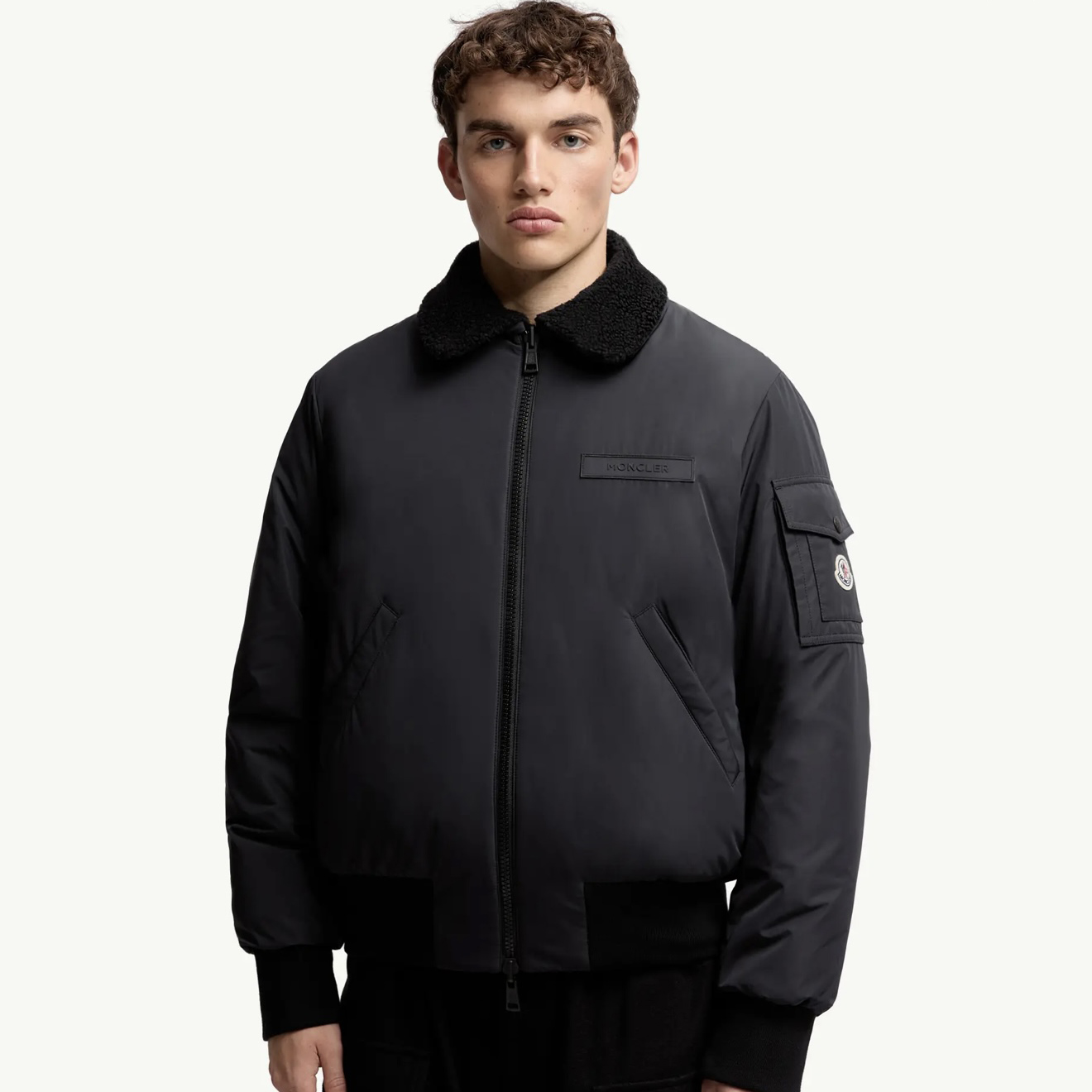 MONCLER 몽클레어 양면착용 패딩 25357-D80
