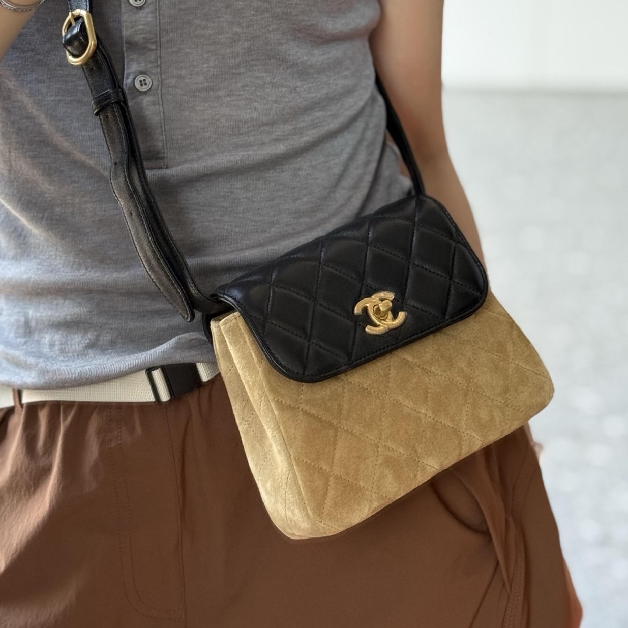 CHANEL 샤넬 프로맥시 숄더백(노루가죽)  A18C1121