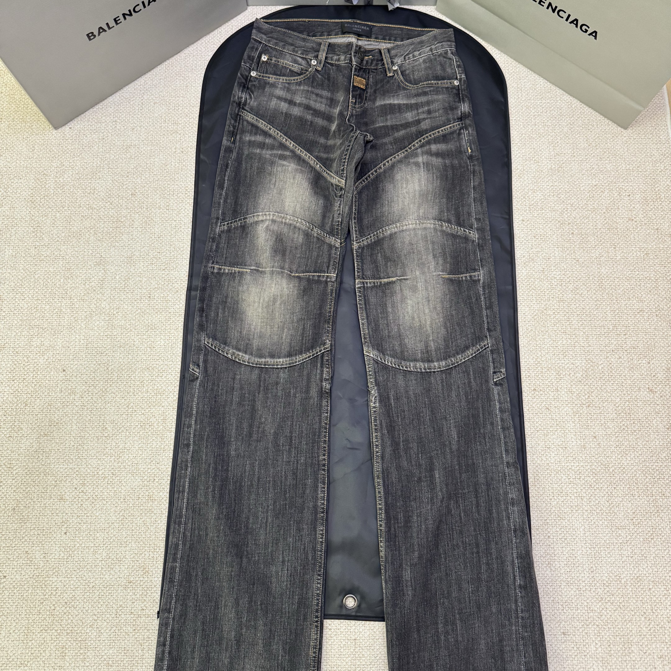 BALENCIAGA 발렌시아가 워싱 청바지 #18226110
