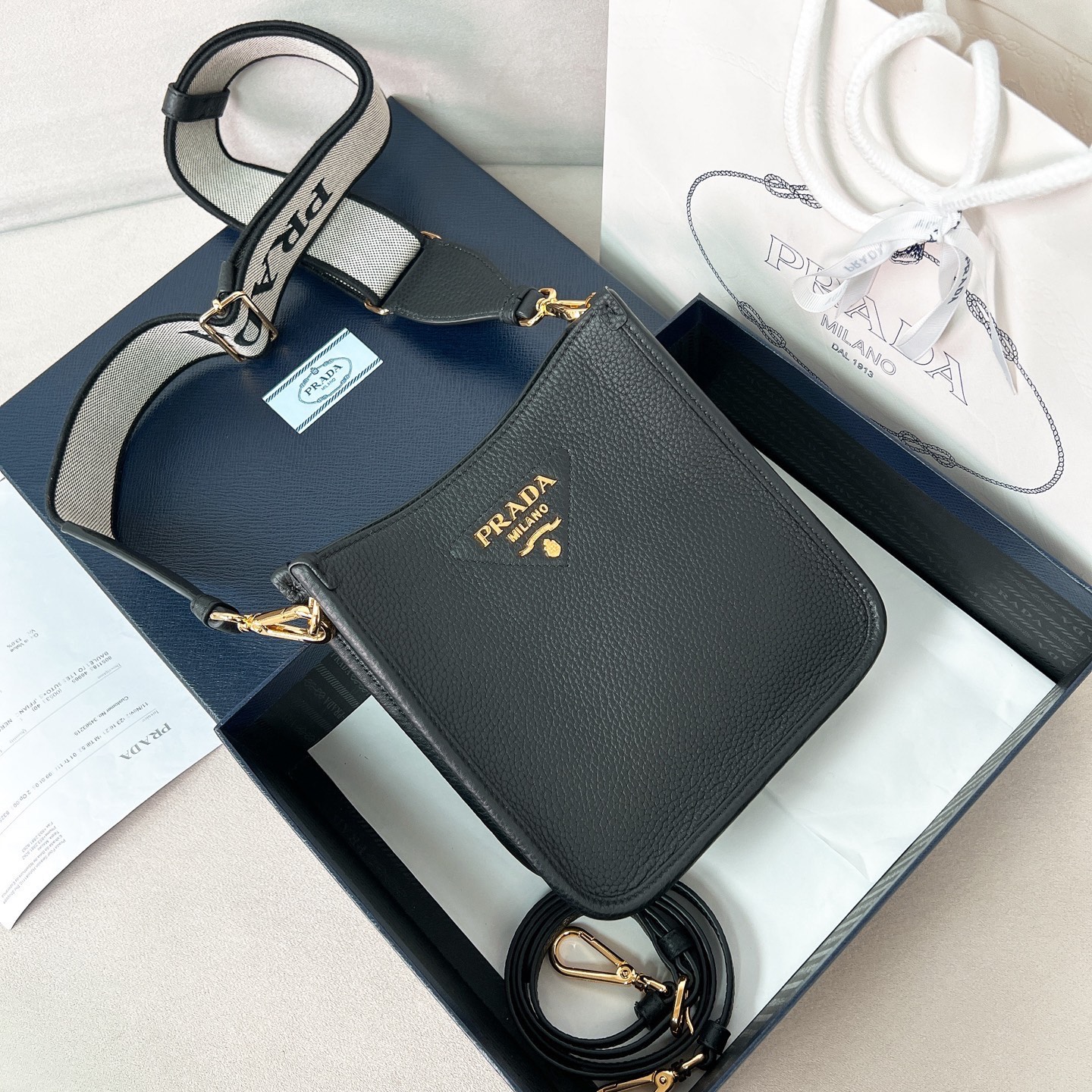 PRADA 프라다 가죽 삼각로고 미니숄더백 1BH191