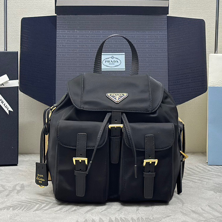 PRADA 프라다 나일론 벨라 포코노 백팩 23.5cm (7칼라) 1BZ677