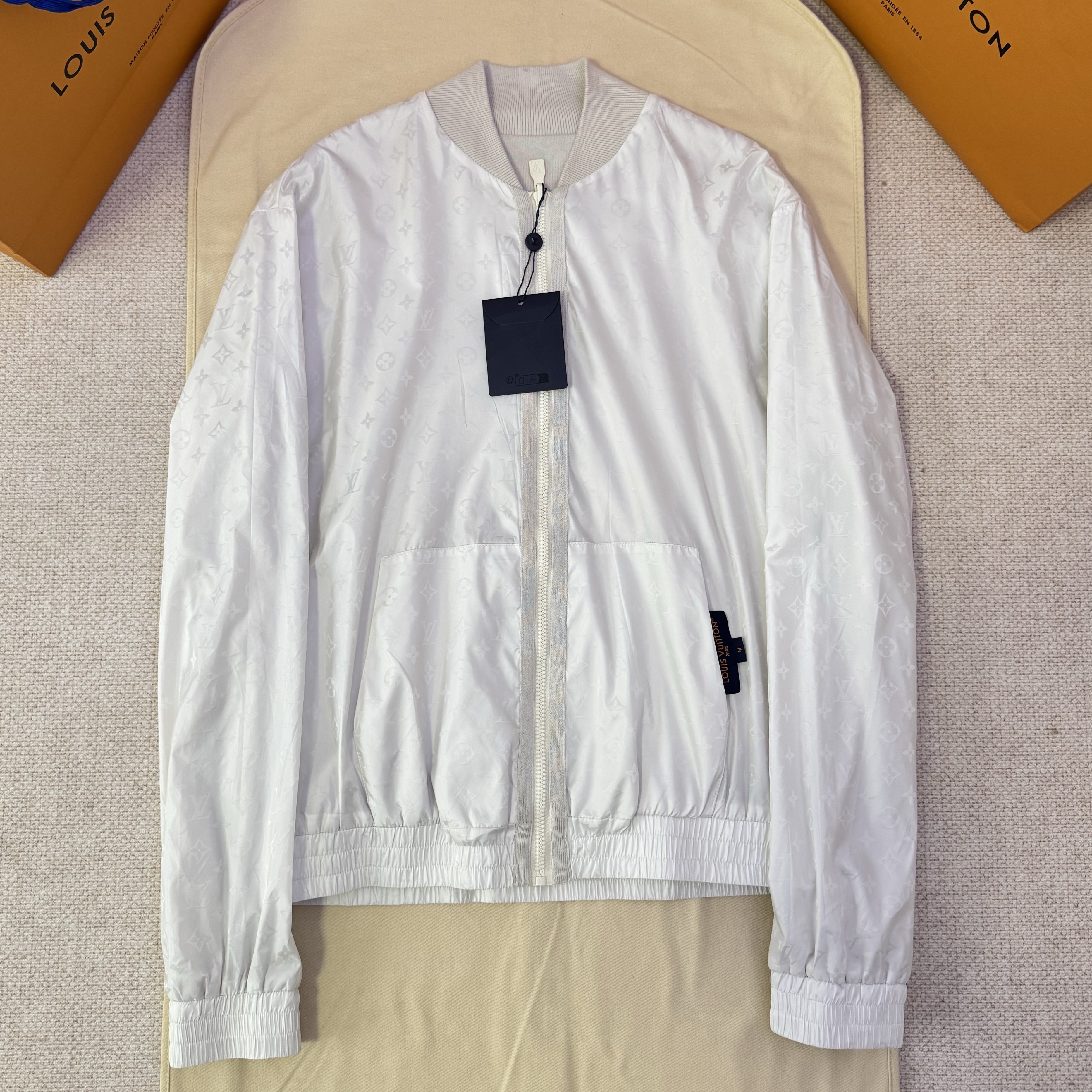 LOUIS VUITTON 루이비통 모노그램 리버서블 라이트 보머 자켓 1AAU4P #15526127