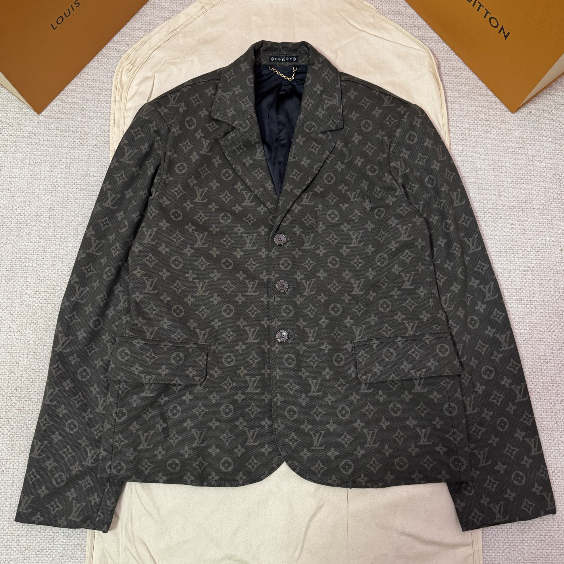 LOUIS VUITTON 루이비통 모노그램 싱글 브레스트 슬림핏 수트 재킷/블레이저입니다 #15416130