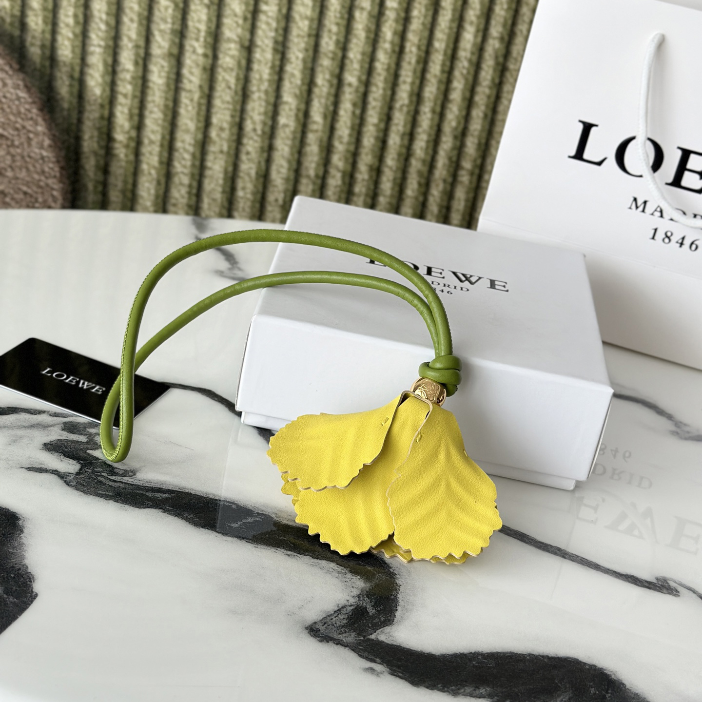 LOEWE 로에베 가죽 키링 튤립 백참(백꾸) #3018045