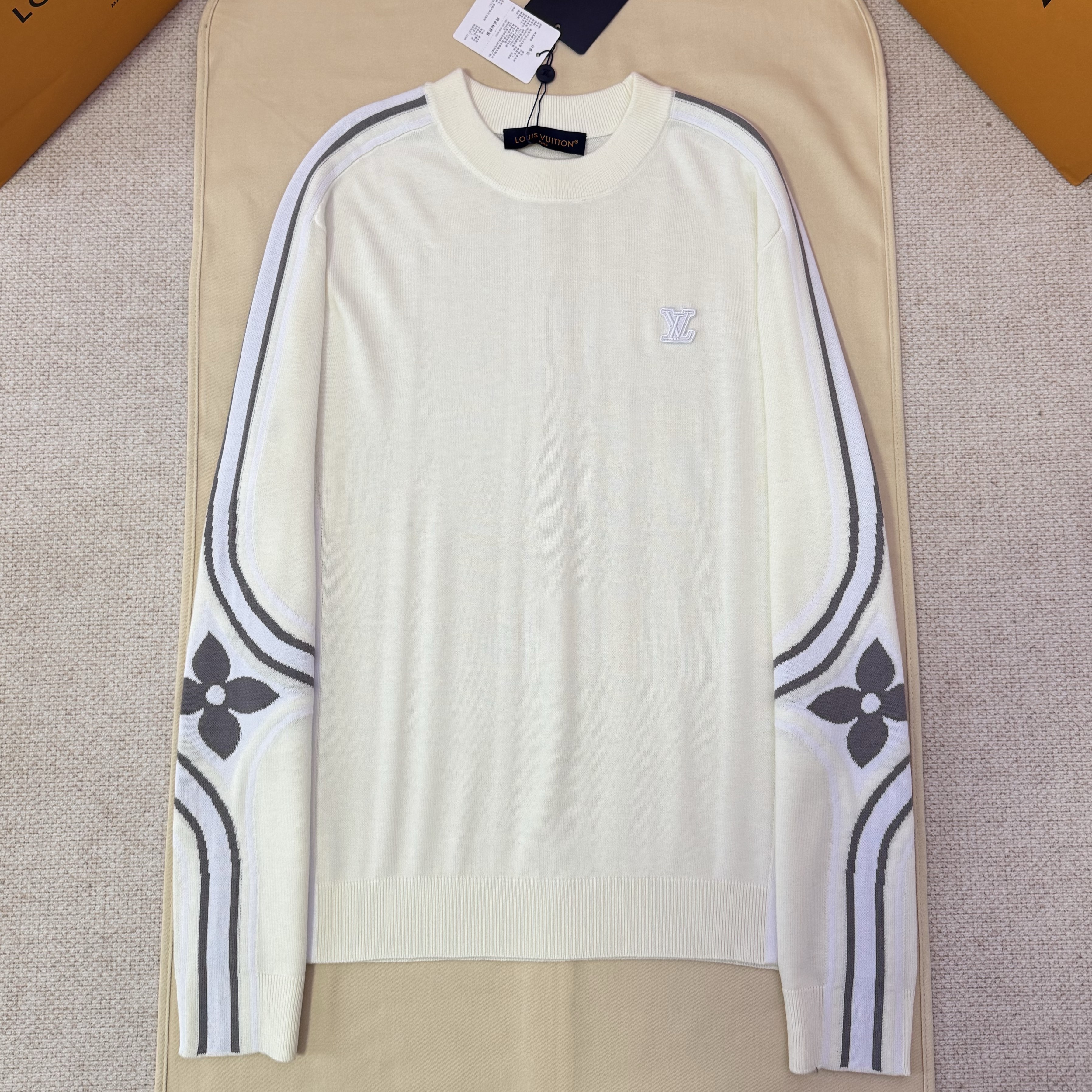 LOUIS VUITTON 루이비통 남성 크래픽 니티드 크루넥 니트 1AJBW1