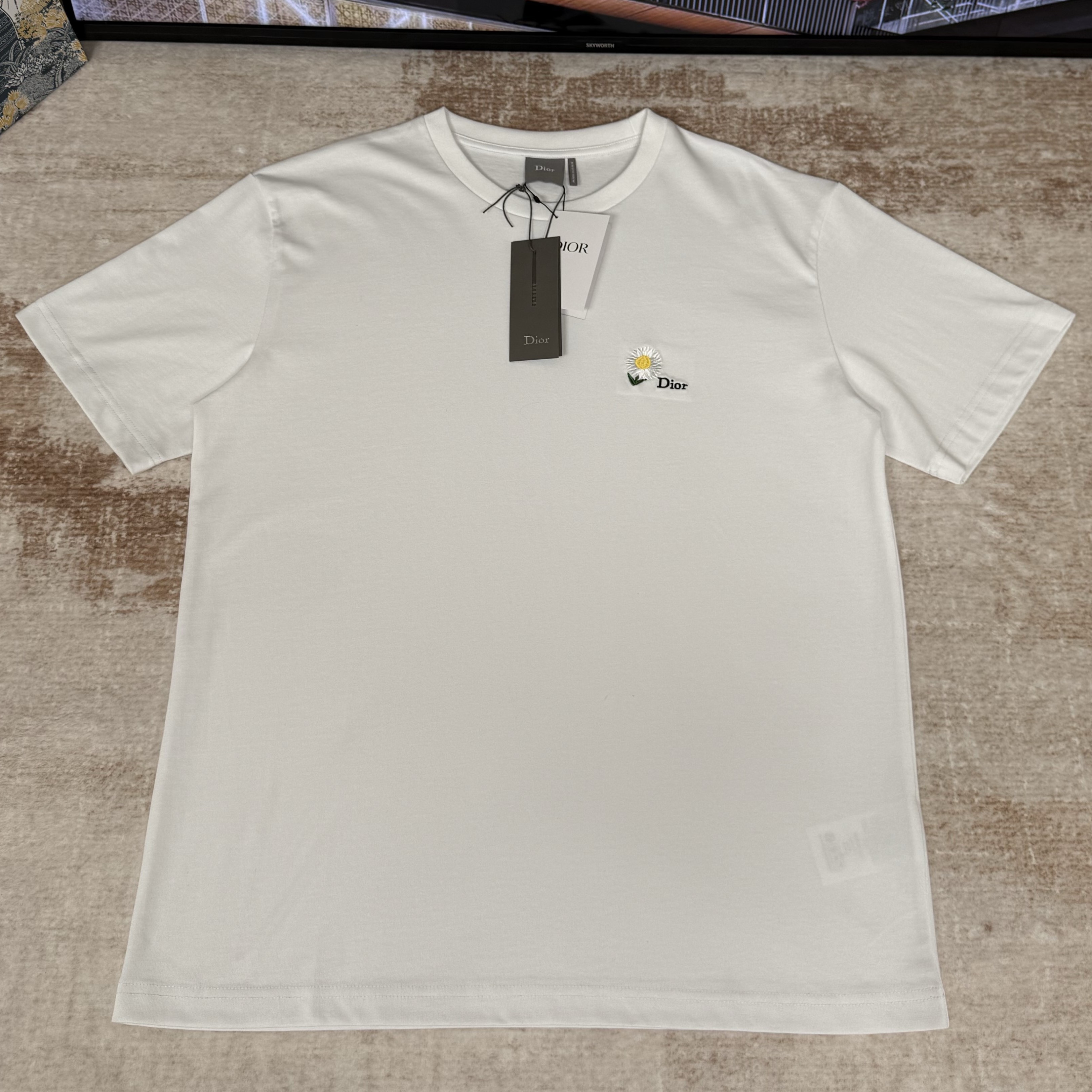 DIOR 디올 데이지 자수 티셔츠, 레귤러 핏 화이트 코튼 저지 #146311