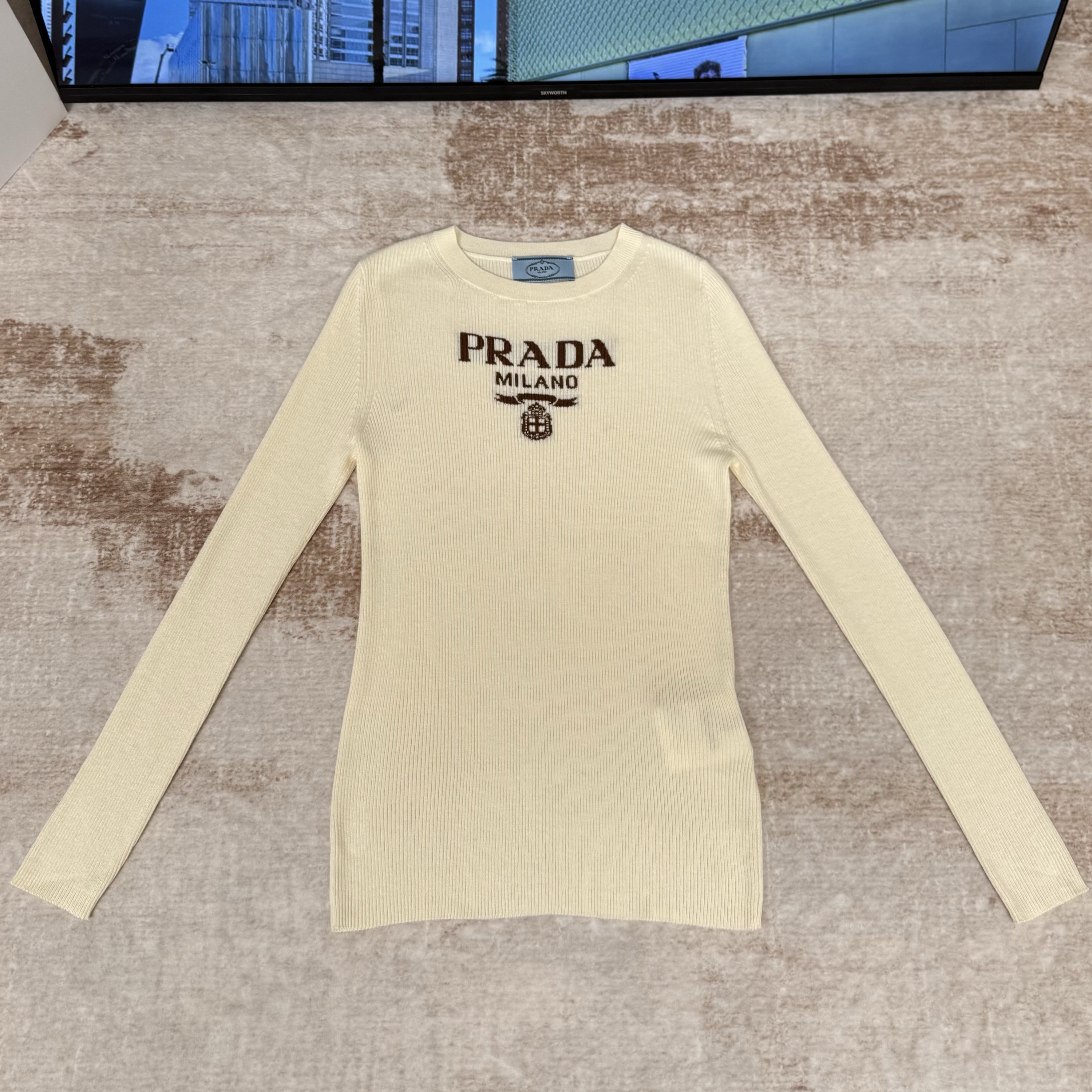 PRADA 프라다 크루넥 스웨터 또는 니트 탑 #236312