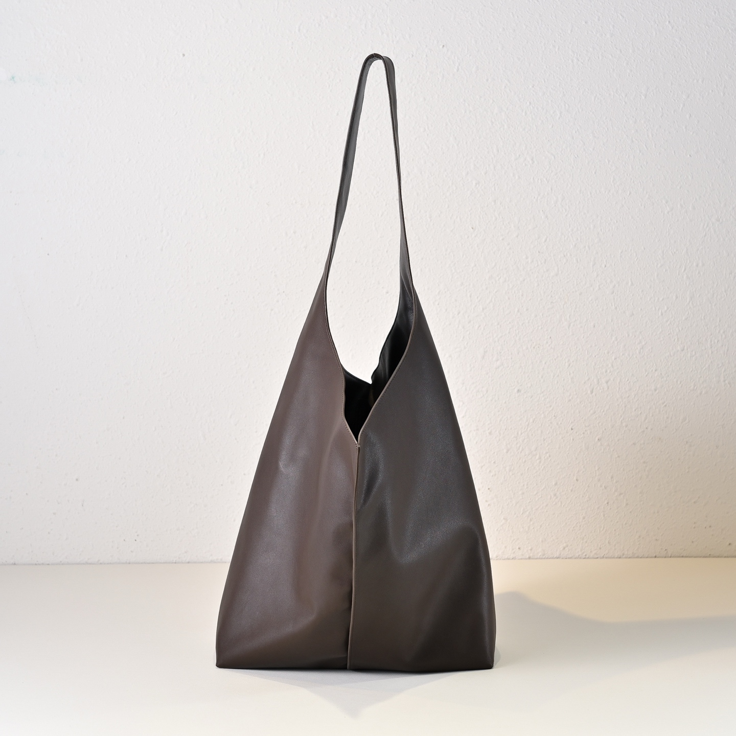 THE ROW 더로우 빈들 스티치백 레더 61cm #16500315