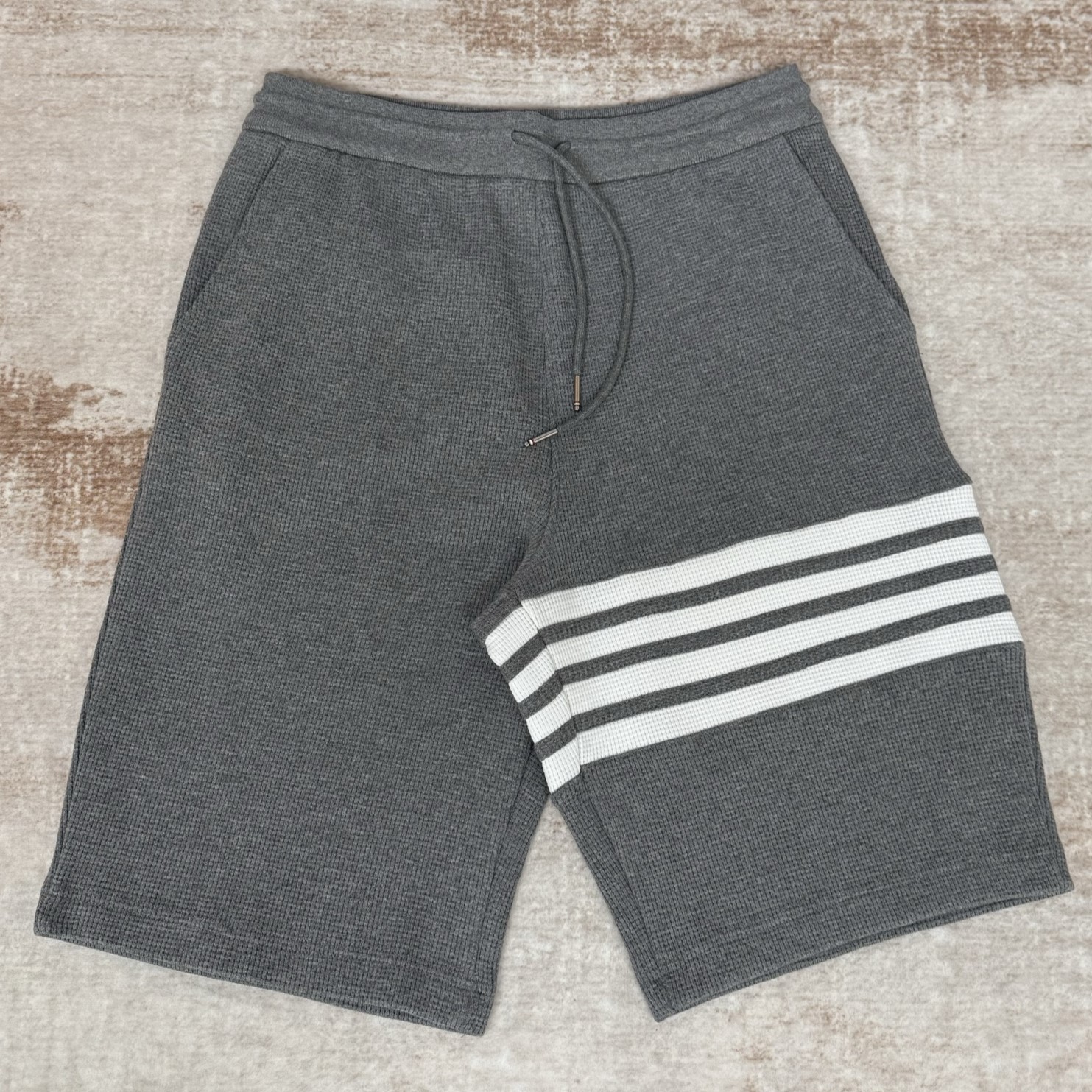 THOM BROWNE 톰브라운 남성용 4-바 클래식 스웨트쇼츠 #19216325