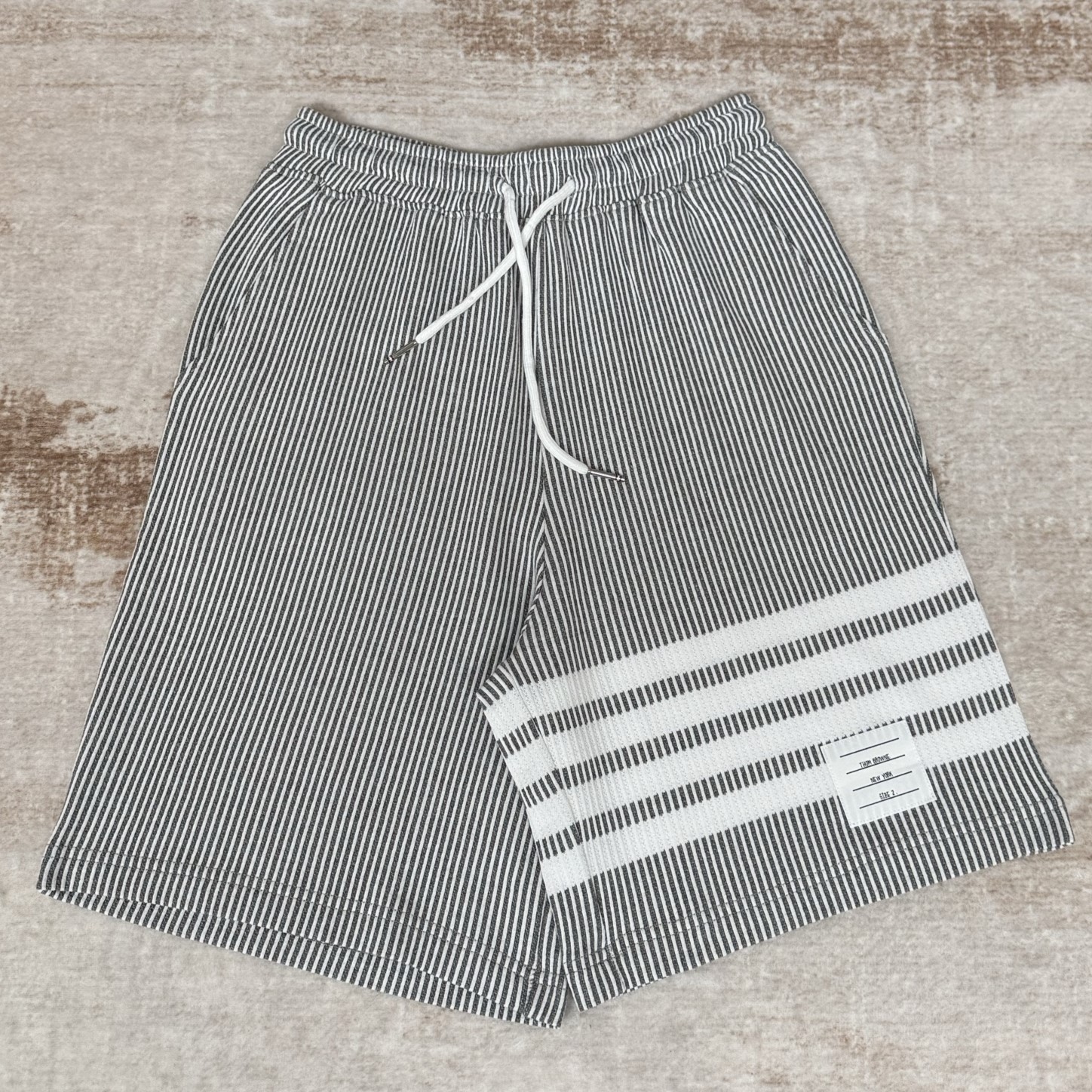 THOM BROWNE 톰브라운 4 바 스트라이프 시어서커 쇼츠 반바지 #19236325