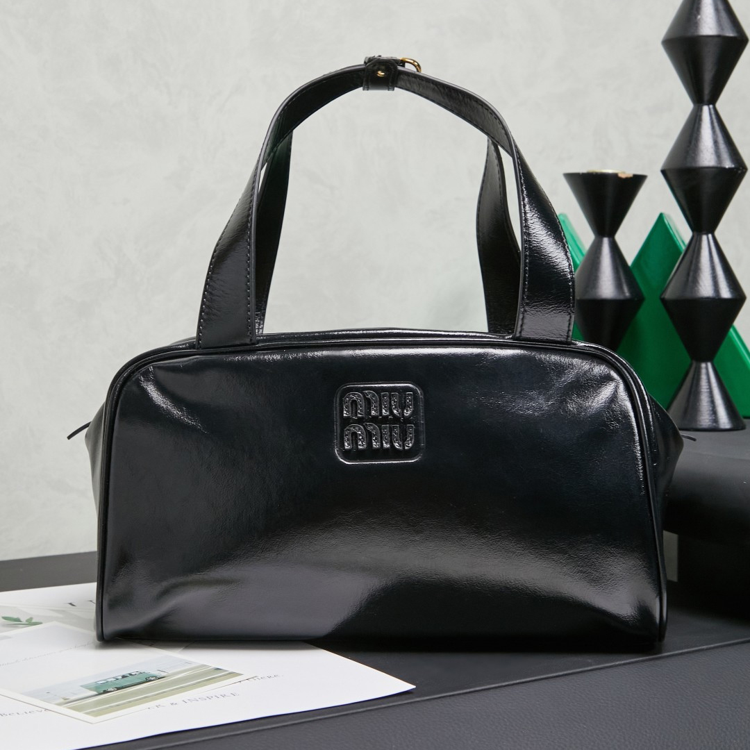 MIUMIU 미우미우 엠보스드 로고 가죽 탑 핸들 백 볼링백 (2칼러) 5BB182