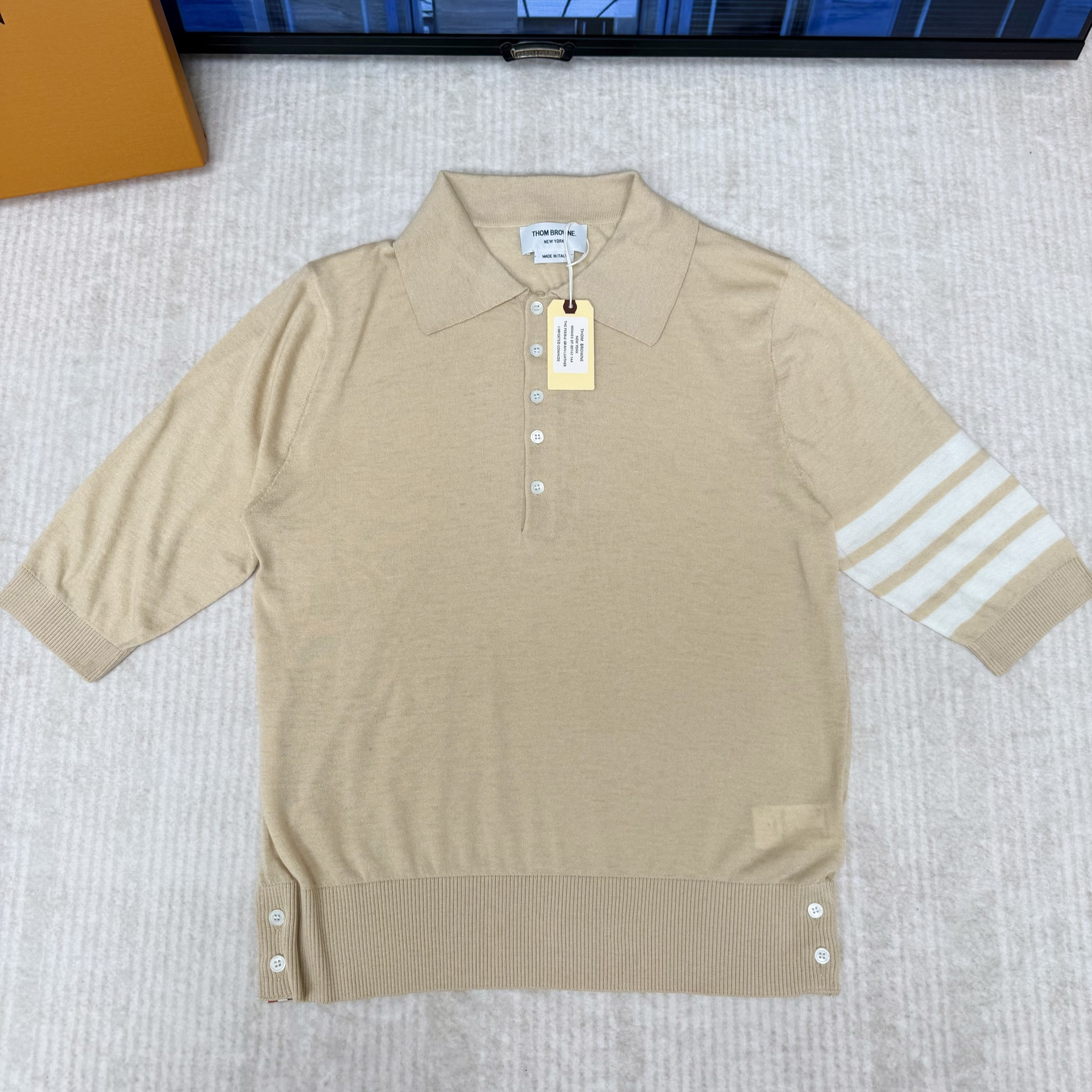 THOM BROWNE 톰브라운 파인 메리노 울 4-바 폴로 또는 울 4-바 릴랙스드 폴로 #1886423