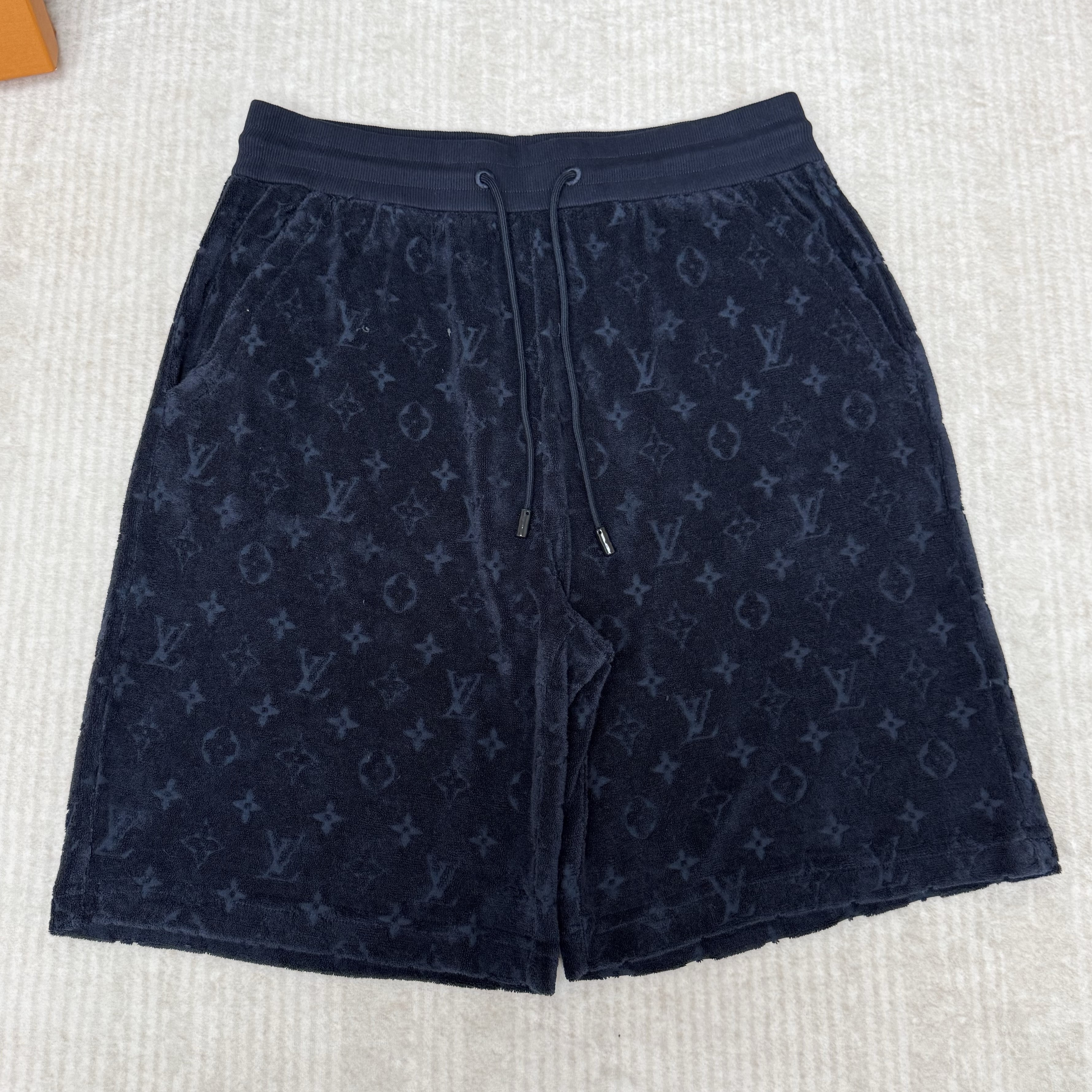 LOUIS VUITTON 루이비통 모노그램 프렌치 테리 쇼츠 1AHUX5