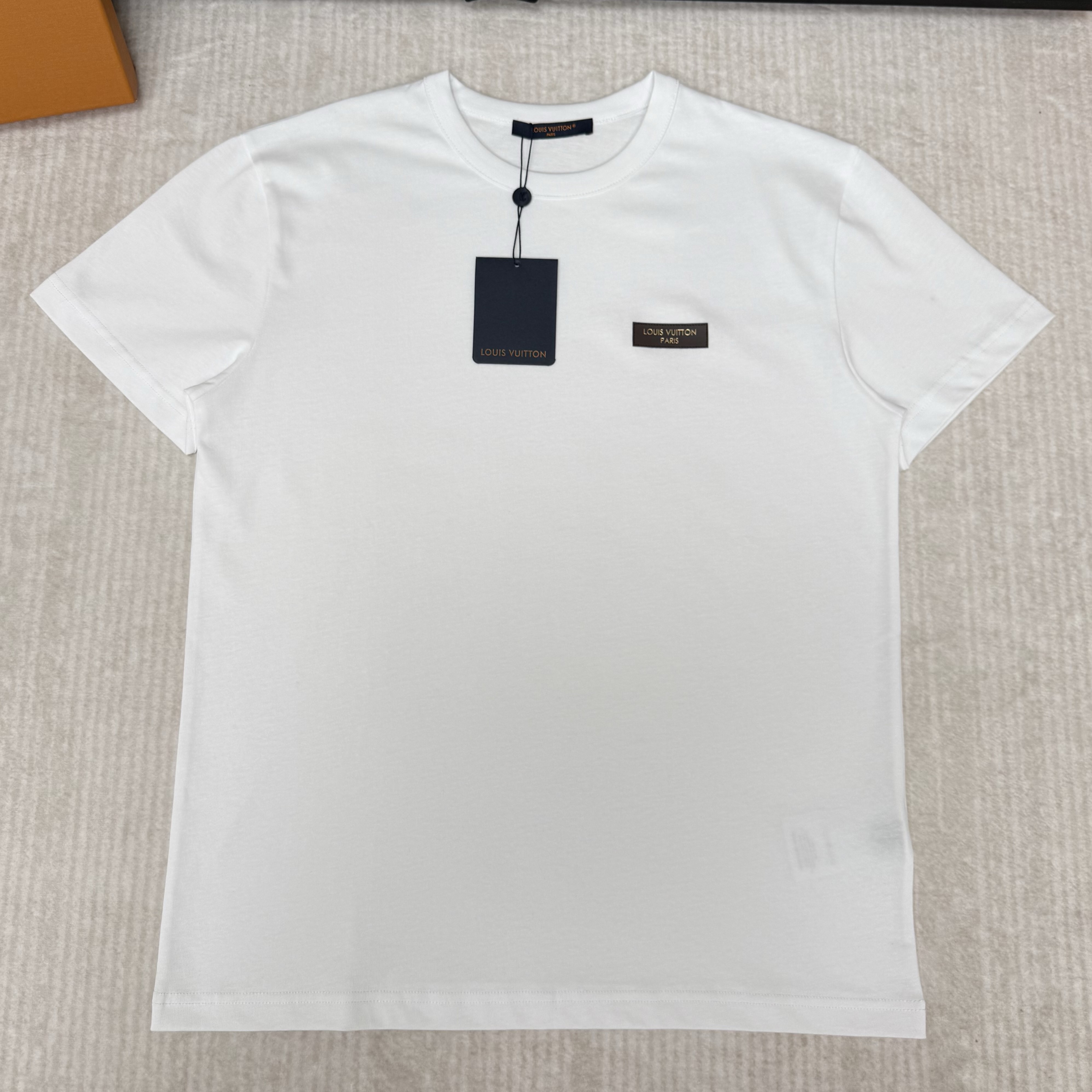 LOUIS VUITTON 루이비통 슬림 핏 시그니처 티셔츠 1AK7GK