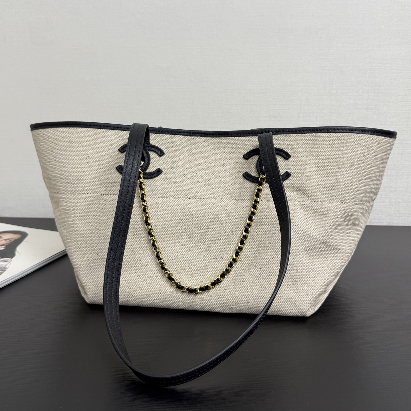 CHANEL 샤넬 코코비치 에크루 캔버스 쇼핑백 AS6285