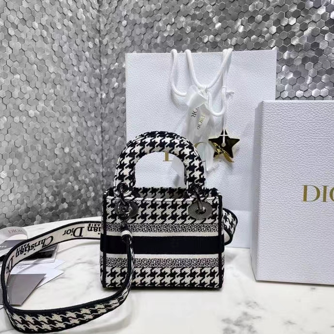 DIOR 디올