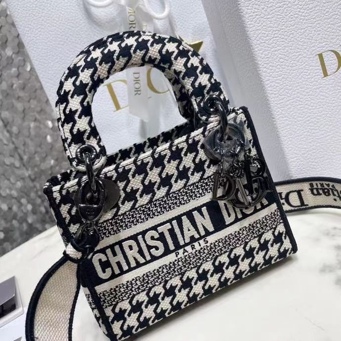 DIOR 디올