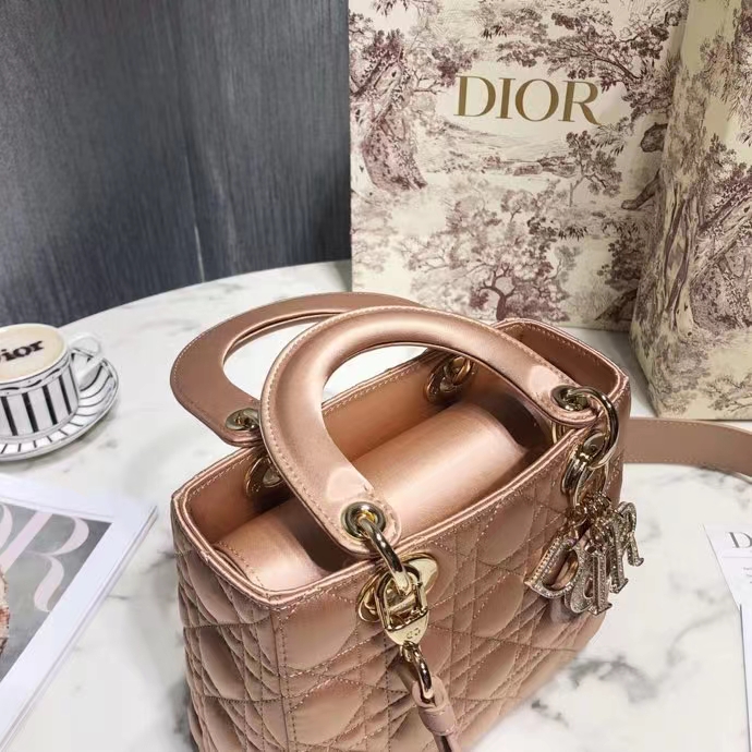 DIOR 디올