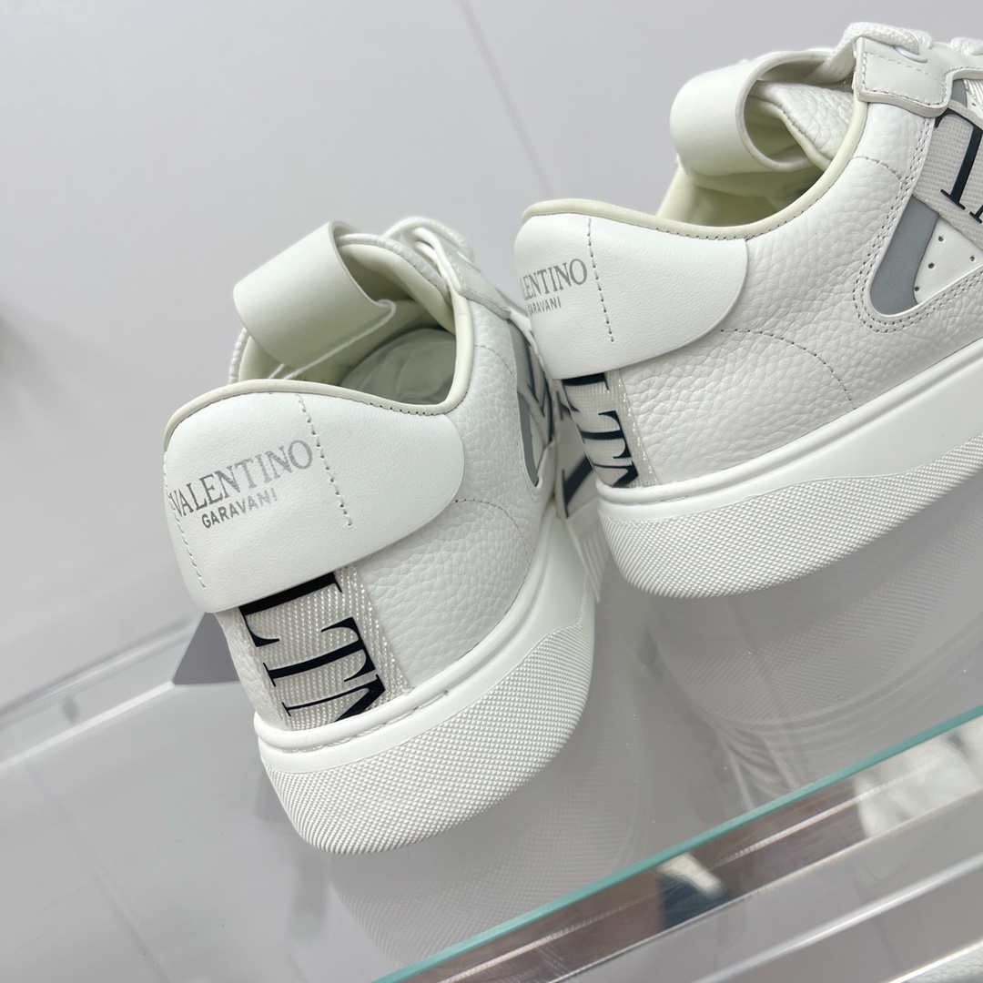 발렌티노 [VALENTINO]