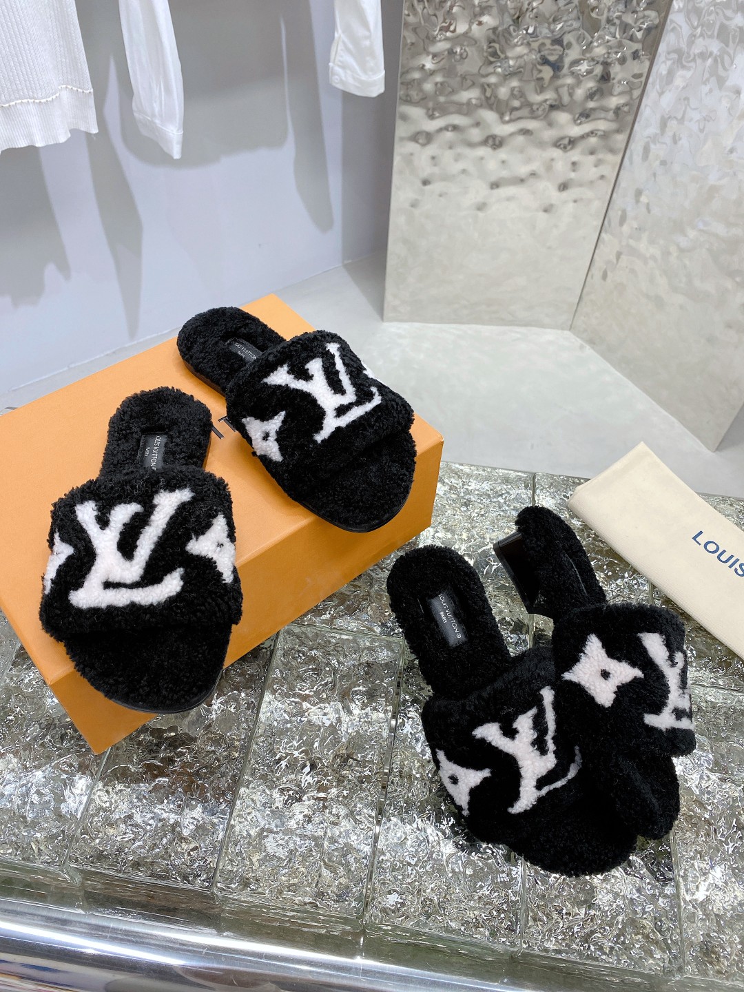 루이비통 [LOUIS VUITTON]