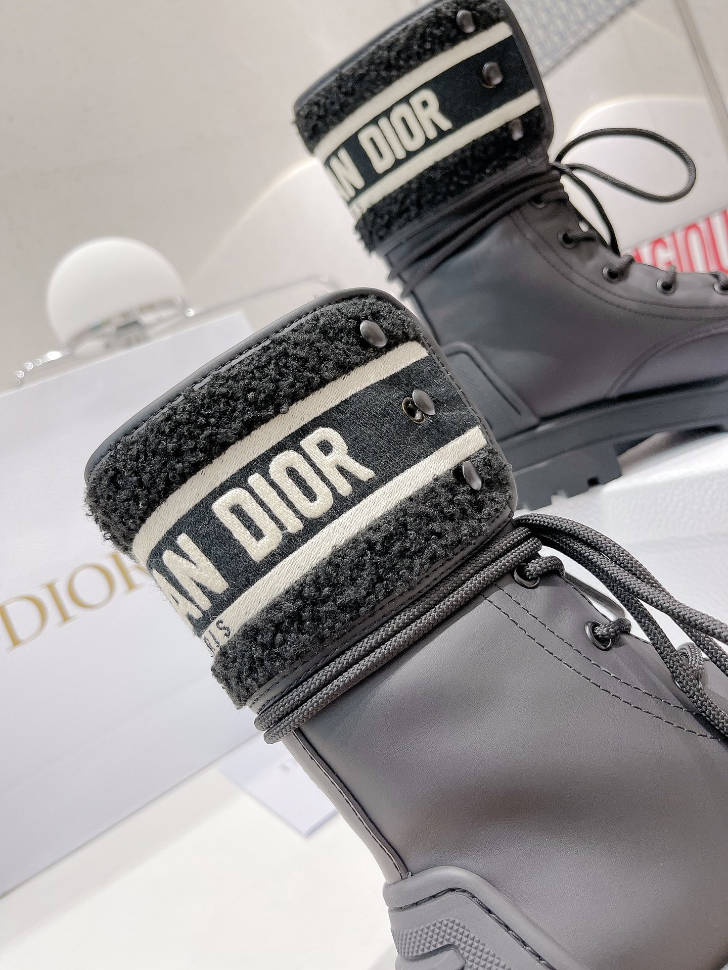 디올 [DIOR]