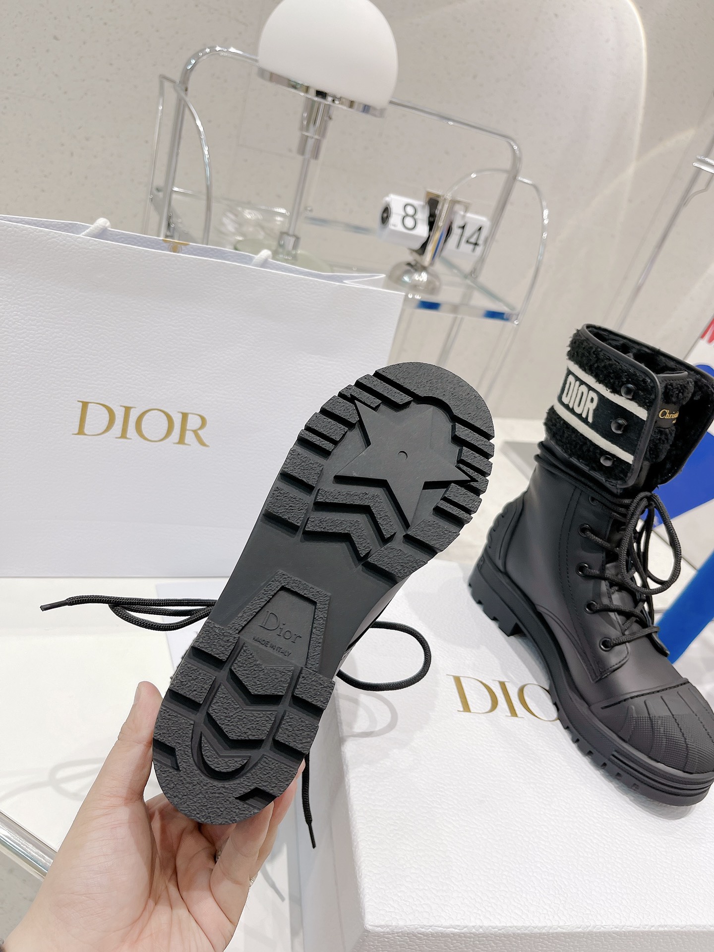 디올 [DIOR]