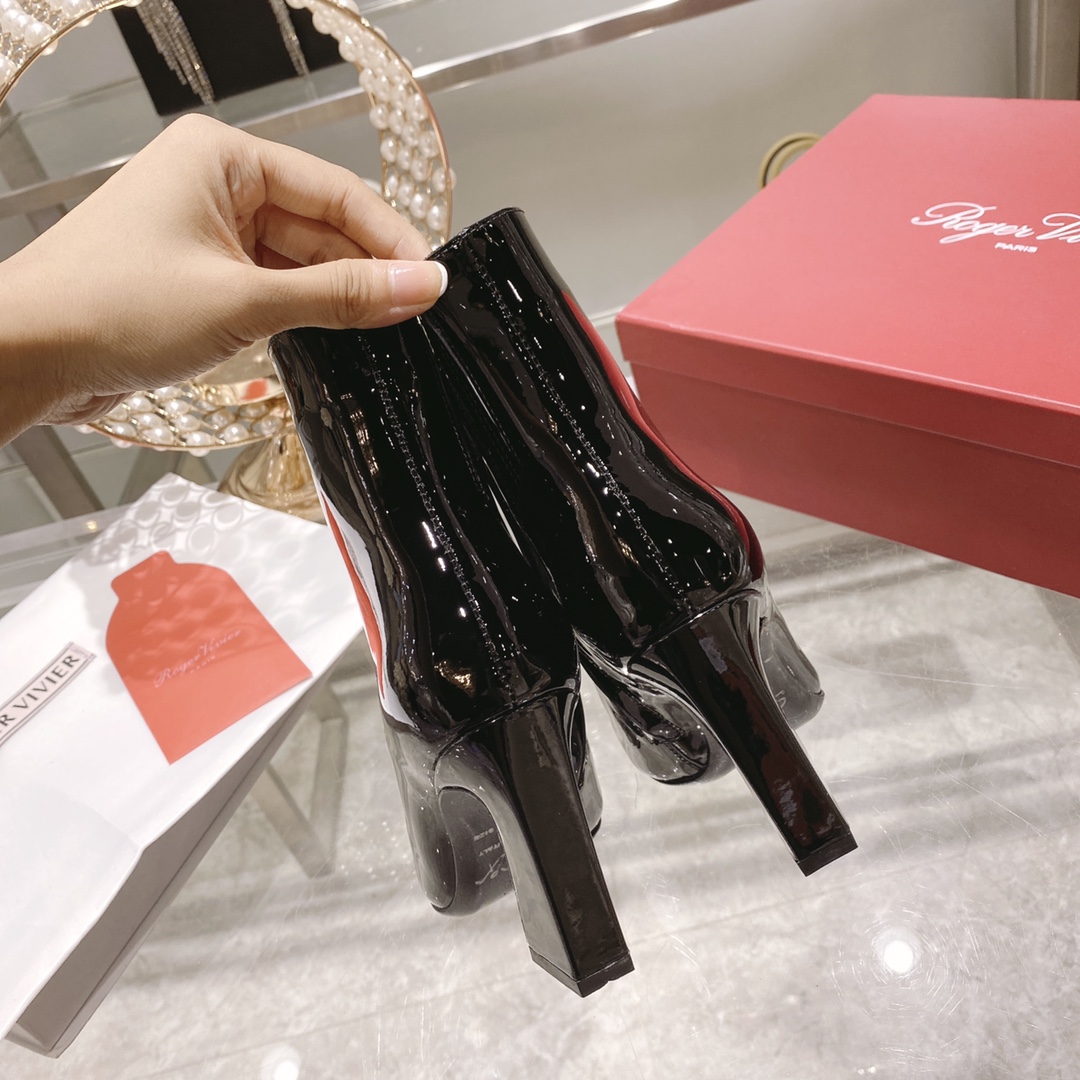 ROGER VIVIER 로저비비에 230110240