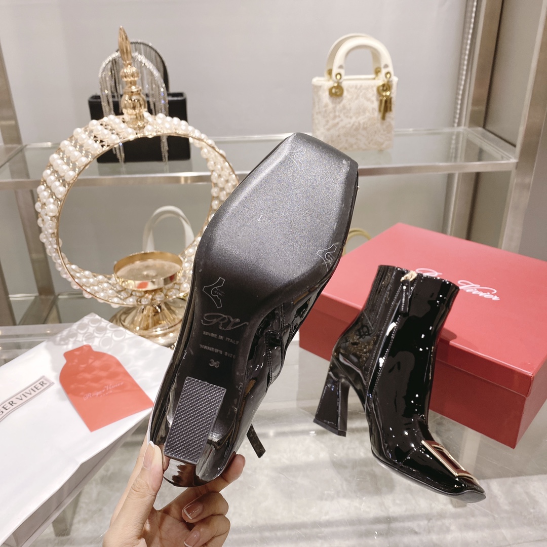 ROGER VIVIER 로저비비에 230110240