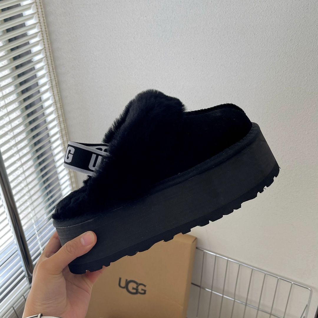 UGG 230110327