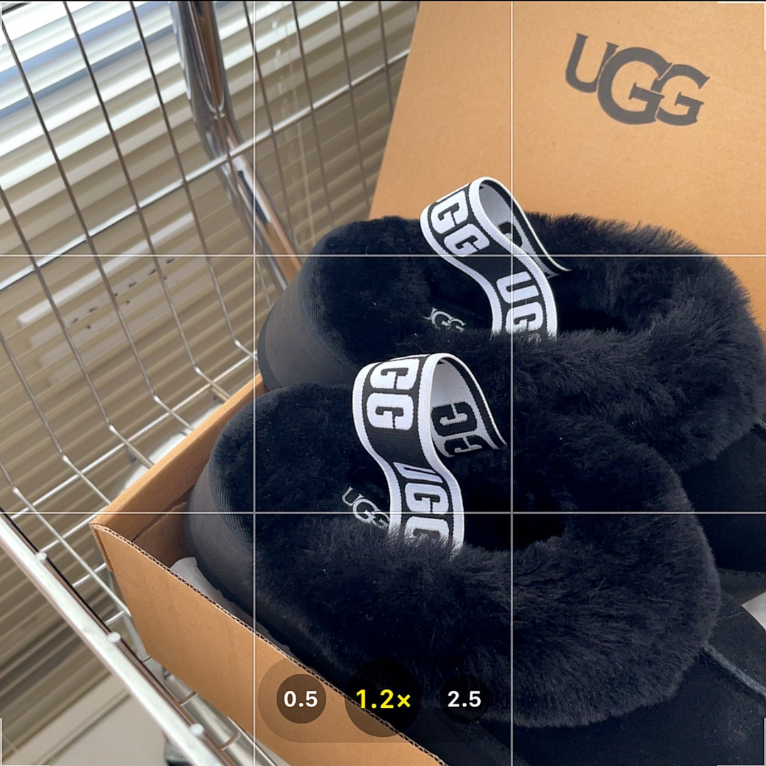 UGG 230110327