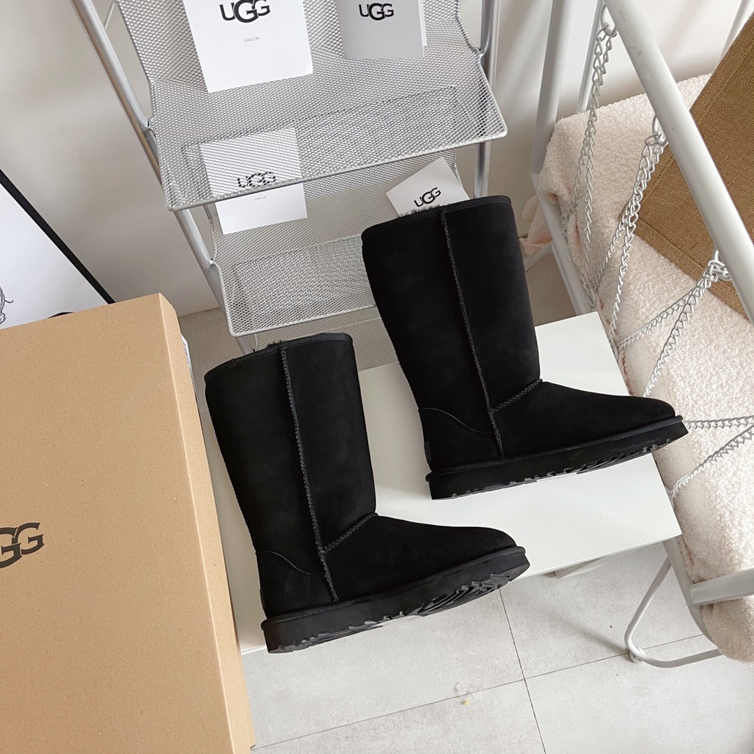 UGG 230110338