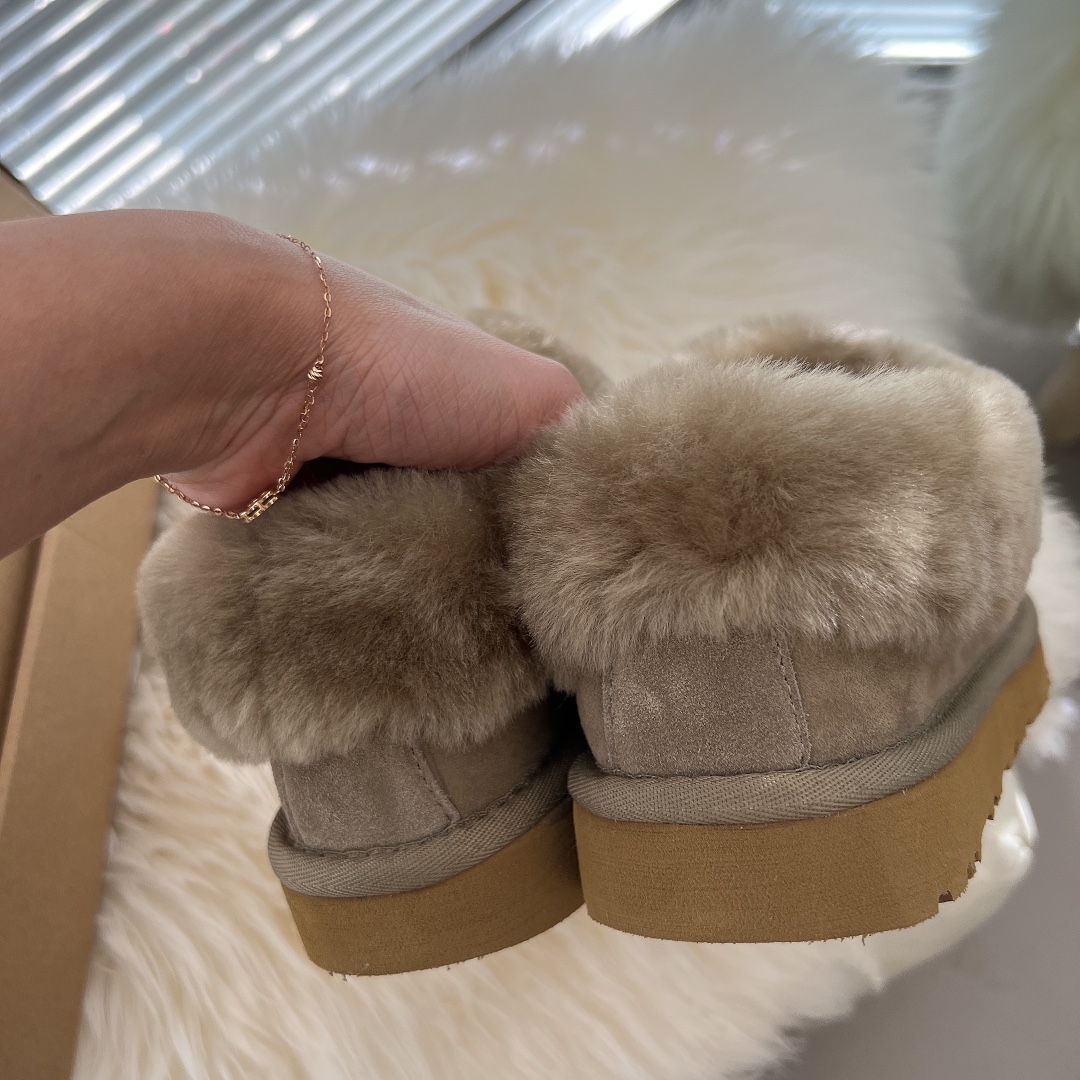 UGG 230110350