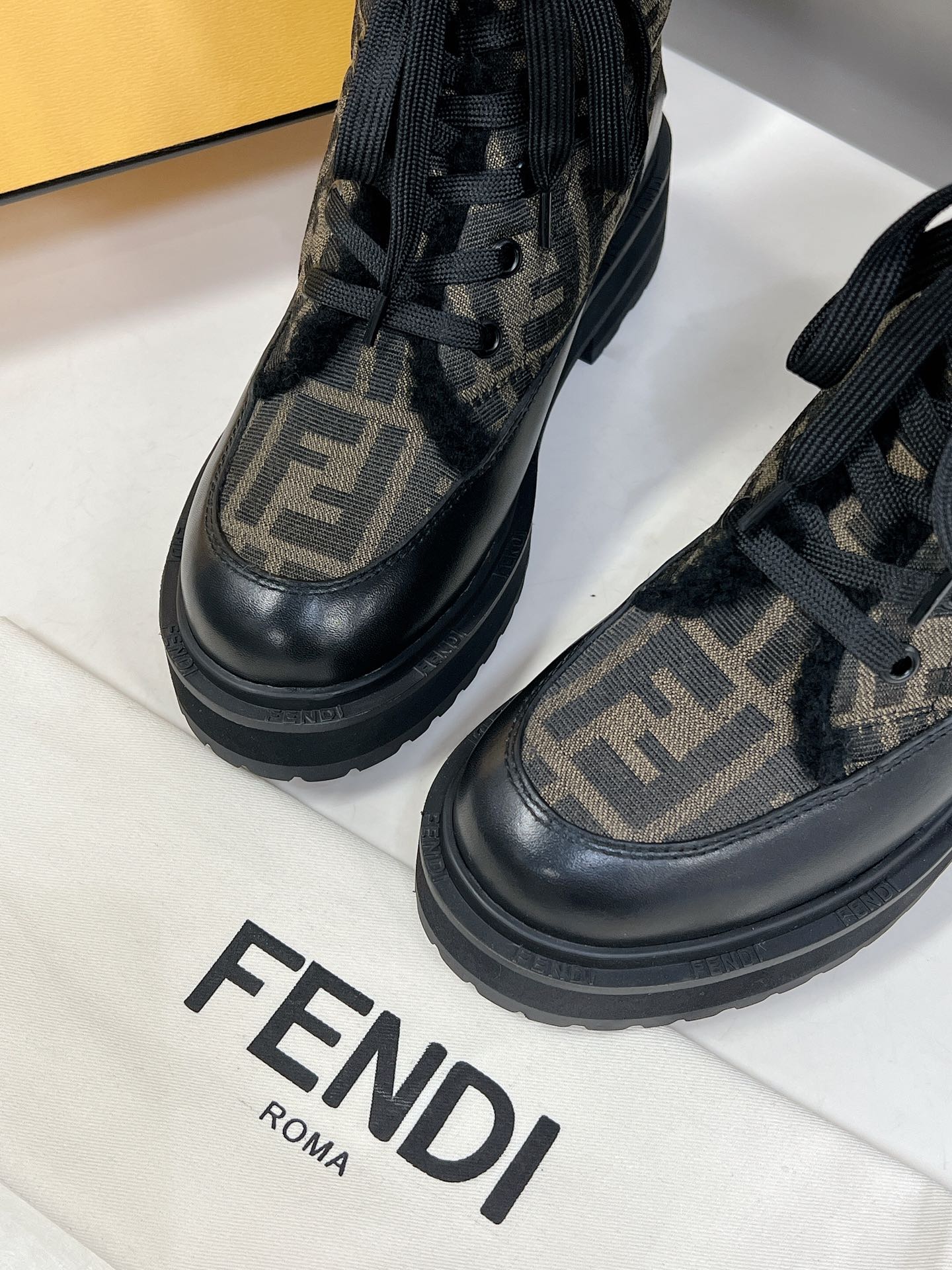 FENDI 펜디 230110428