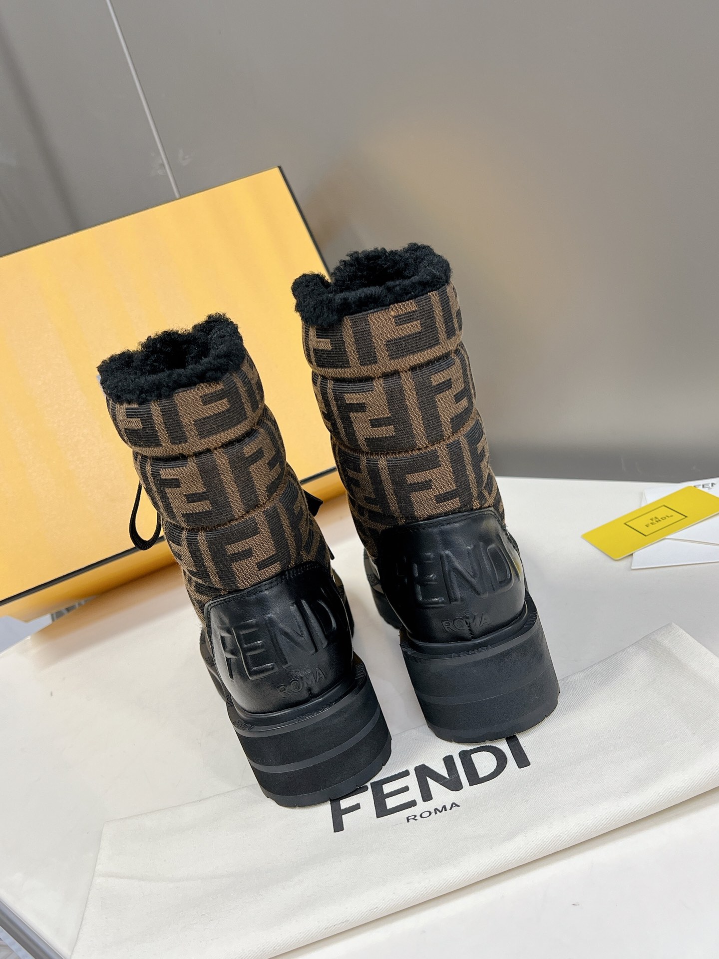 FENDI 펜디 230110429