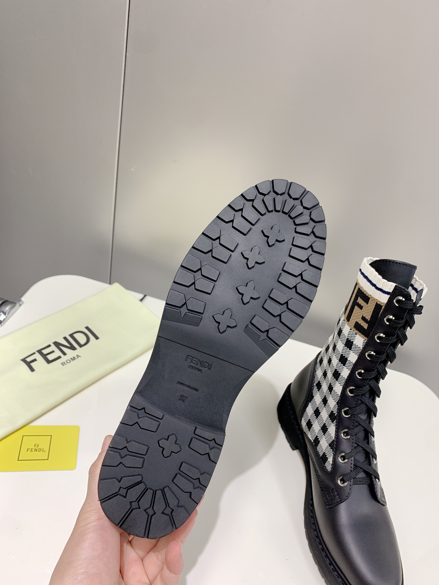 FENDI 펜디 230110437