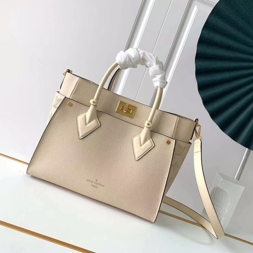 LOUIS VUITTON 루이비통 온 마이 사이드 MM M20633