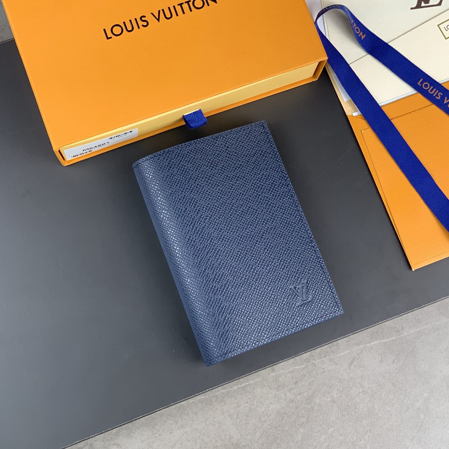 LOUIS VUITTON 루이비통 패스포트 커버 M64504