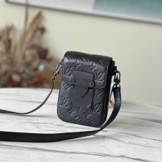 LOUIS VUITTON 루이비통 S락 버티컬 웨어러블 월릿 M81524